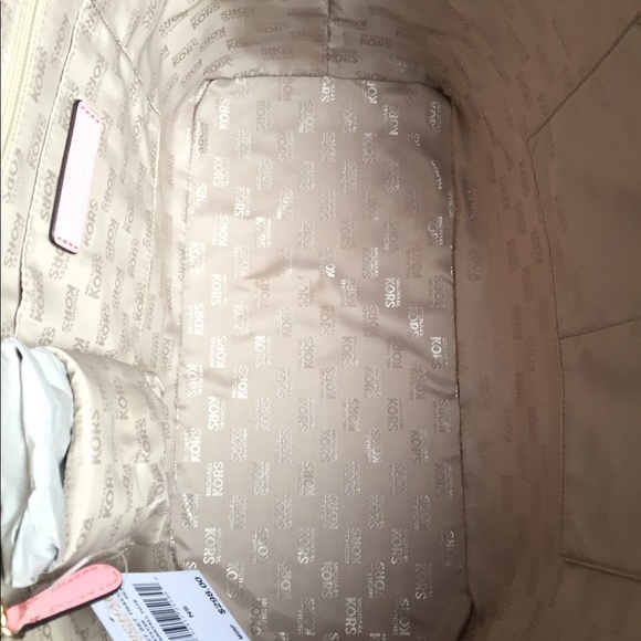 Michael Kors Jet Set Tote ๐ NWT Large - Picture 8 of 8